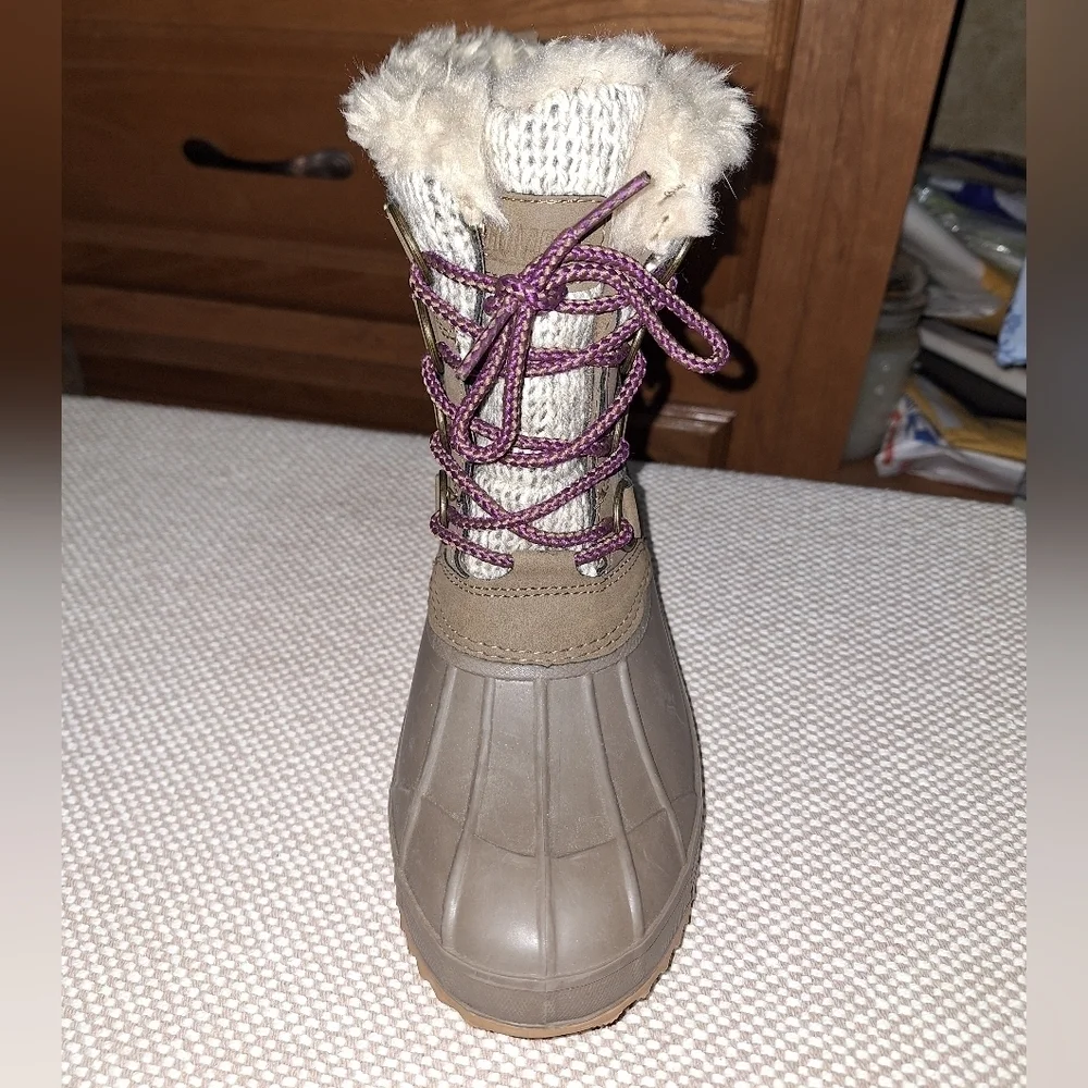 Khombu Kerigan Brown Fur-Lined Winter Boots with Purple Laces